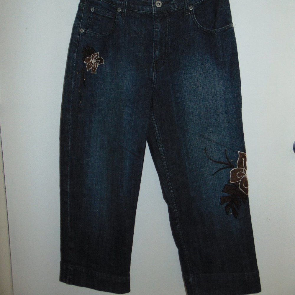 Chicos Capri Jeans Womens Size Mid Rise Embroidered Cropped Denim Pants 0.5